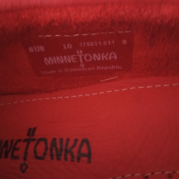 Minnetonka Women's Moccasins in Red and Tan - Picture 2 of 4
